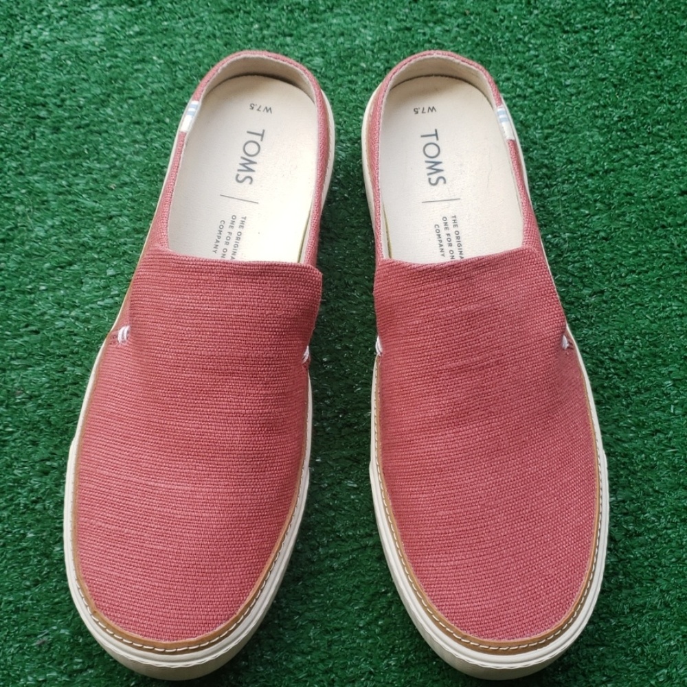 Toms Heritage slip ons Coral Pink Canvas